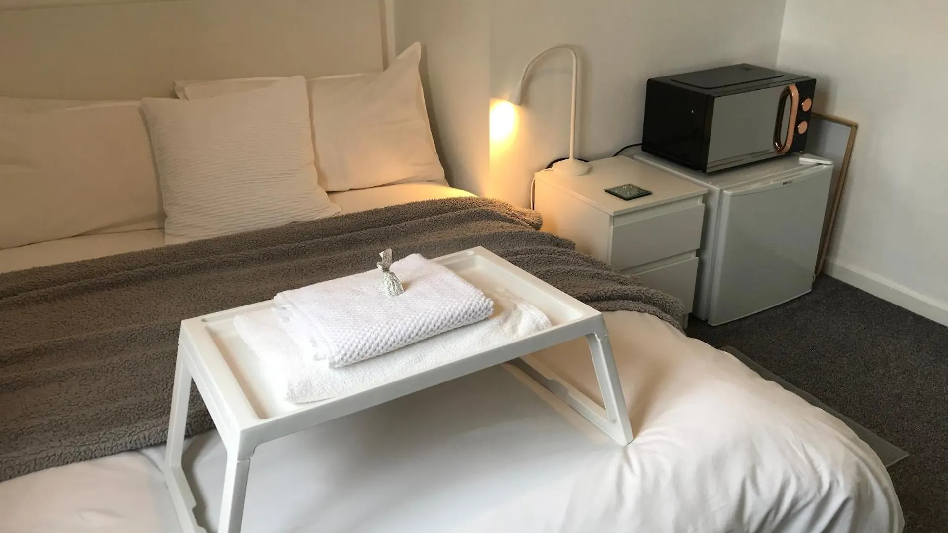 Fairy Dell Guesthouse, With Cozy Lockable Rooms, Tv, Tea Tray With Choccies, Free Wifi And Parking, 24Hr Check In, Coa, All Are Welcome 브래드퍼드