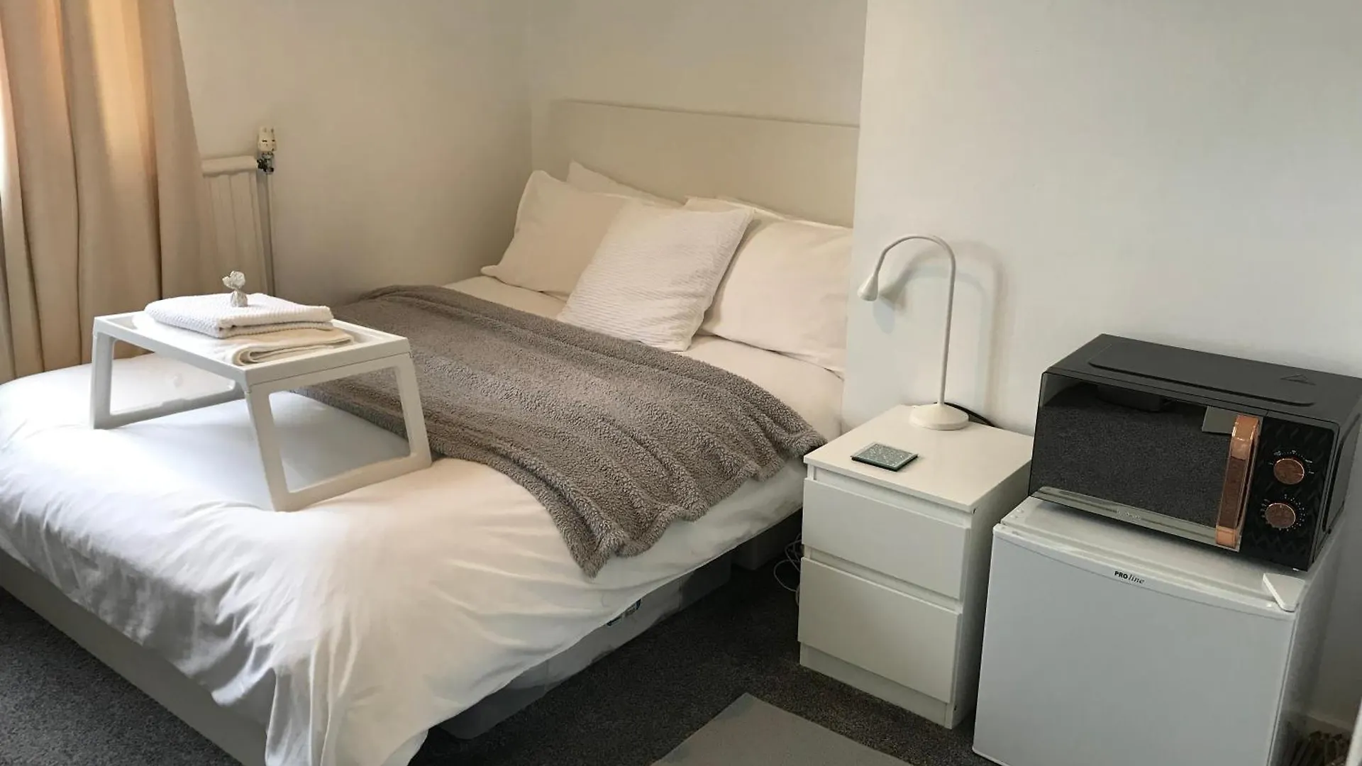 Fairy Dell Guesthouse, With Cozy Lockable Rooms, Tv, Tea Tray With Choccies, Free Wifi And Parking, 24Hr Check In, Coa, All Are Welcome 브래드퍼드