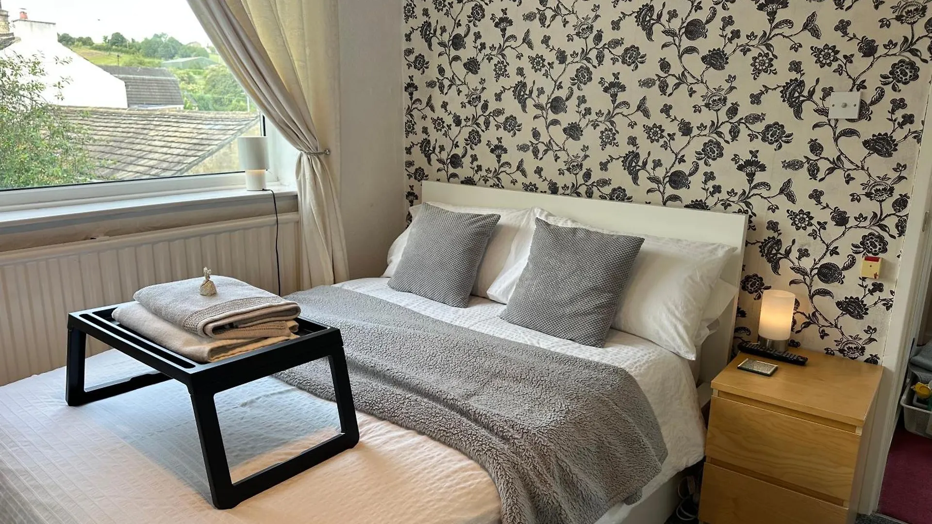 Fairy Dell Guesthouse, With Cozy Lockable Rooms, Tv, Tea Tray With Choccies, Free Wifi And Parking, 24Hr Check In, Coa, All Are Welcome 브래드퍼드 홈스테이